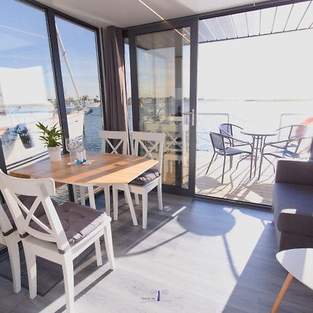 Hausboot Fjord Lacerta Mit Dachterrasse In Wendtorf Exterior foto