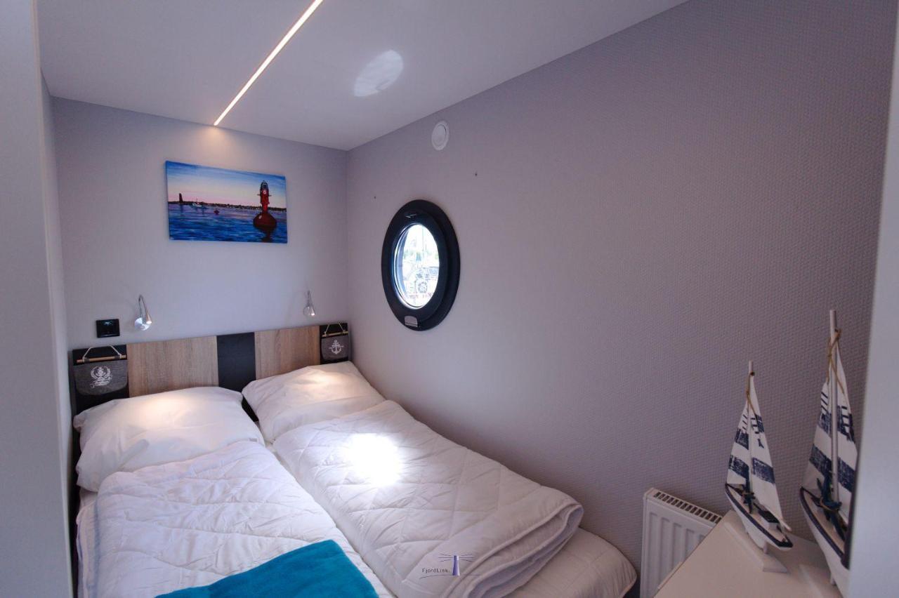Hausboot Fjord Lacerta Mit Dachterrasse In Wendtorf Exterior foto
